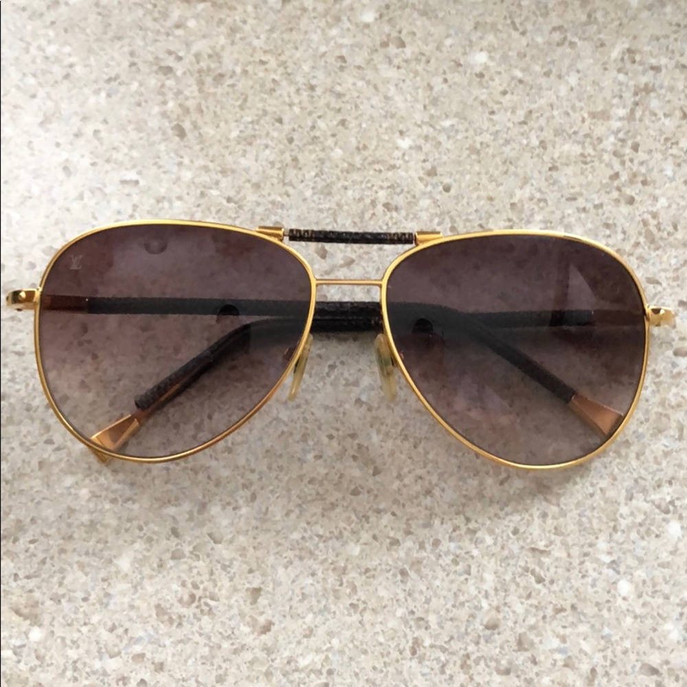 Authentic Louis Vuitton aviator sunglasses.